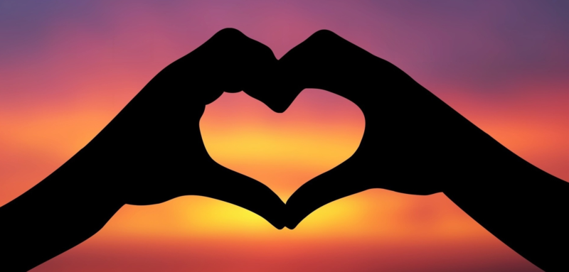 Heart hands 800x383 1